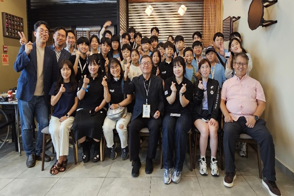 ▲페가수스 토토를후원한삼성에서대한민국선수들을파나마최고의한식레스토랑에초대해주었다.식당에서기념촬영모습