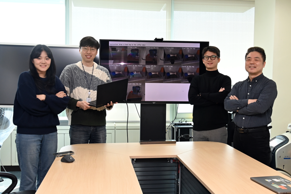 ▲메이저 바카라사이트 캡틴행동절차추론기술개발동료들과함께