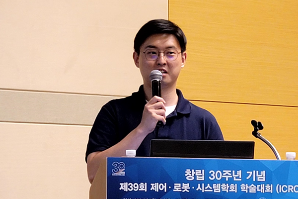 ▲로닉 오진환 대표가 발표하고 있다. 