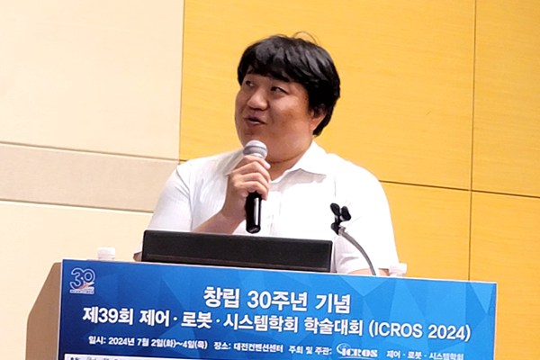 ▲로보라이프 전창훈 대표가 '발표하고 있다. 