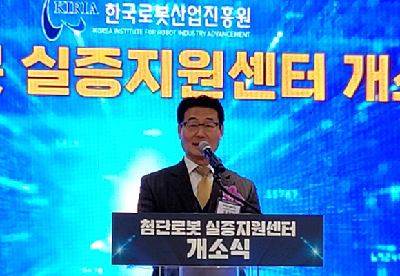 ▲전임 원장이었던 손웅희 한국산업기술연구원 수석연구원이 축사를 하고 있다. (사진=조규남 전문기자)