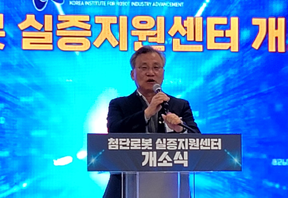 ▲글로벌 로봇클러스터 김창호 회장이 축사를 하고 있다. (사진=조규남 전문기자)