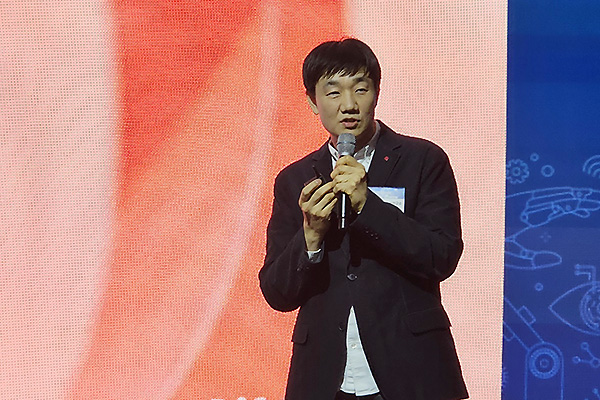 ▲백승민LG전자강남슬롯선행연구소장은28일서울강남구한국과학기술회관에서열린'K-휴머노이드강남슬롯의현재와미래'콘퍼런스에서‘강남슬롯+인공지능의현재와미래’라는제목으로강연하며LG전자의강남슬롯개발동향을소개했다(사진=전승민기자)