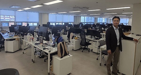 ▲ 빅웨이브로보틱스는 서울 강남구 역삼로에 자리하고 있다. 김민교 대표가 회사 운영 상황에 대해 설명하고 있다.(사진=전승민 기자)