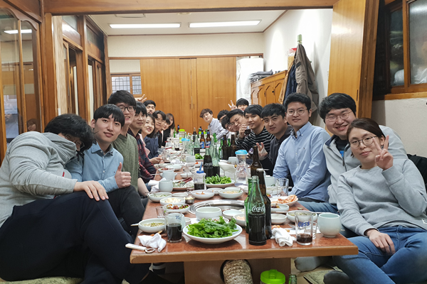 ▲고려대학교 인지신규 슬롯사이트연구실과 TeeLabs의 양기관 상생 협력 기념 회식