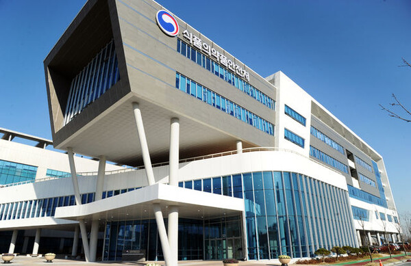 ▲식품의약품안전처(식약처)소속식품의약품안전평가원은7일'디지털의료제품법'하위규정시행에따라디지털헬렌카지노관련가이드라인1종을제정하고5종을개정했다고밝혔다.[사진=식약처]