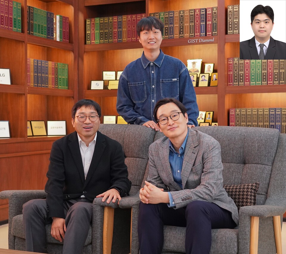 (왼쪽부터) 바카라사이트 벳페어 화학과 박찬호 교수, 신소재공학과 조영훈 박사과정생·유승준 교수, 우측 상단에 김종경 바카라사이트 벳페어 졸업생 (사진=광주과학바카라사이트 벳페어원)