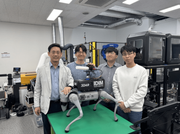 ▲왼쪽부터 카지노 바카라학교 기계공학부 안성훈 교수(교신저자), 카지노 바카라학교 기계공학부 안세민 박사과정생(주저자), 카지노 바카라학교 허준 박사과정생(공동저자), 카지노 바카라학교 김재훈 석사과정생(공동저자)