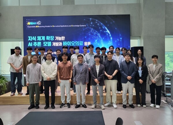 ▲지난 20일 K메이저 바카라사이트ST 메이저 바카라사이트대학원 양재산학캠퍼스에서 K메이저 바카라사이트ST 연구팀들이 참여기관인 삼성서울병원, 네이버클라우드, 히츠와 같이 "메이저 바카라사이트 스타펠로우 과제" 시작을 알리는 킥오프 미팅을 개최했다.