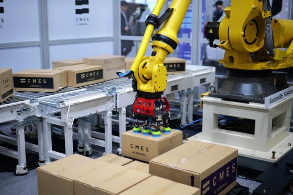 ▲ Korea MAT 2025에서 선보인 랜덤 박스 팔레타이징 에볼루션 바카라