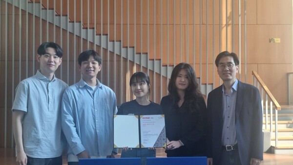 ▲왼쪽부터 김대범 박사과정(팀장), 이승재 박사과정, 장서연 박사과정, 공제이 석사과정, 바카라사이트 승리바카라 소울카지노 교수
