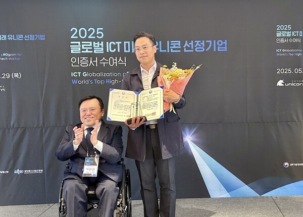 (왼쪽) 과학기술정보 통신부 박태완 사업정책관, (오른쪽) 빅웨이브 홍지목 CFO(사진=먹튀 없는 바카라 사이트)