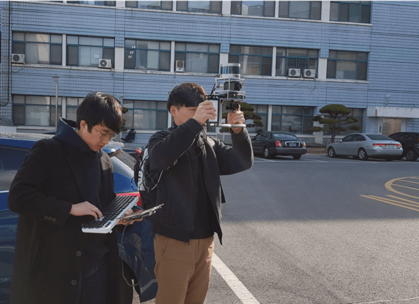대학원 시절 연구실 선배 (인하대학교 조영근 교수)와 함께 실험라이브 바카라 모습