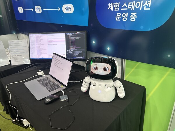 ▲원더플플랫폼의 생성형 인공지능 기술을 결합한 바카라사이트 목록 코딩 체험 부스