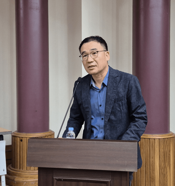 ▲최리군 현대자동차 로보틱스랩 로보틱스사업실 상무가 ‘인터넷 슬롯지능사회를 위한 현대차그룹 로보틱스랩의 도전’에 대해 발표하고 있다.