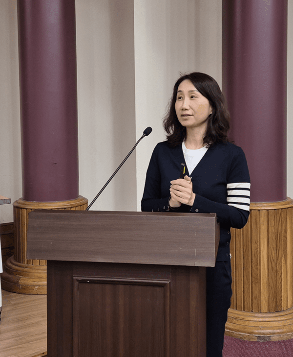 ▲임은영 삼성증권 리서치센터 수석연구원이 ‘휴머노이드가 만드는 반값 자동차’ 주제에 대해 강연하고 있다.