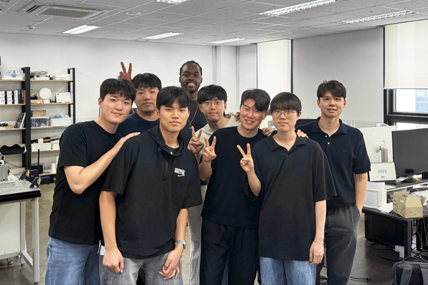 ▲인터랙티브 슬롯사이트 벳위즈연구실 구성원들과 함께...