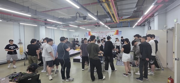 ▲'전국대학교 스마트로봇 경진대회 : 스마트 물류 시스템' 대회 모습