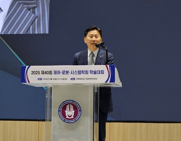▲임묘택 회장이 개회사를 하고 있다.