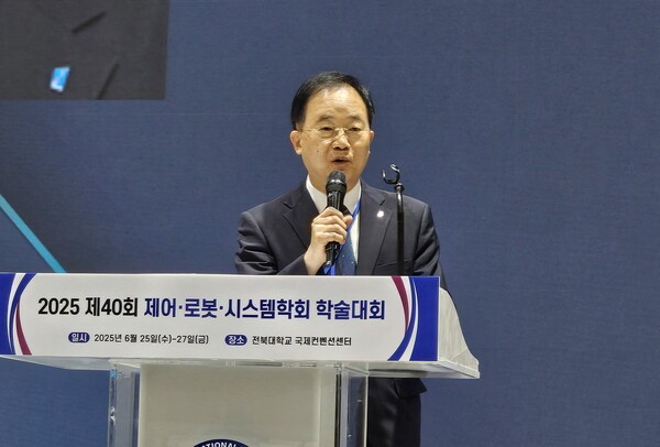 ▲전주대학교 박진배 총장이 축사를 하고있다