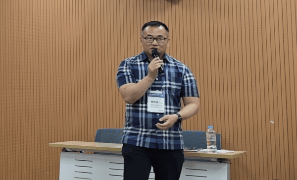 ▲필드슬롯 머신 룰소사이어티 정현준 회장이 인사말을 하고 있다. 