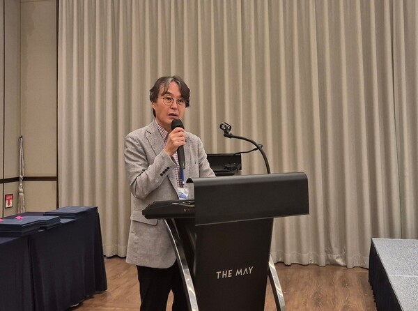 ▲유기호 바카라사이트 통장 2025 공동대회장(전북대학교 교수)이 결과 보고를 하고 있다.