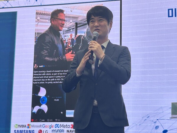 ▲박연묵 원익로보틱스 상무가 2025 광주미래산업융합포럼에서 강연하고 있다.