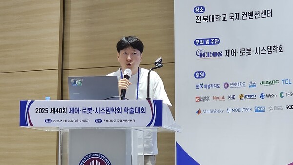 ▲KAIST 기계공학과 황보제민 부교수가 강연하고 있다. 
