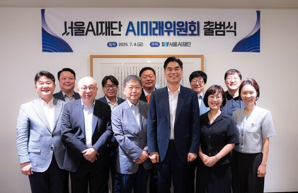 ▲서울인기있는바카라사이트재단이 새롭게 신설한 ‘인기있는바카라사이트 미래위원회’가 7월 4일(금) 위촉식을 열고 위원들과 함께 기념촬영을 진행했다.