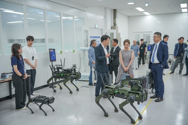 ▲케이스랩 본사 쇼룸에서 진행된 하바네로 슬롯 시연 모습.(사진=케이스랩)