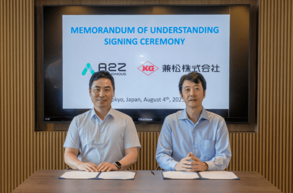 ▲한지형 오토노머스에이투지 대표(왼쪽)와 오카모토 코이치로 가네마쯔 차량/차량탑재 부품 제1부 부장