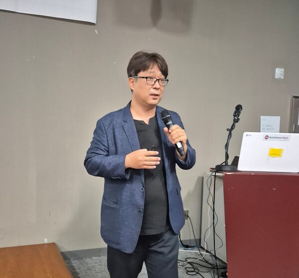 ▲김명식 한국폴리텍대학 청주캠퍼스 교수가 발표하고 있다.