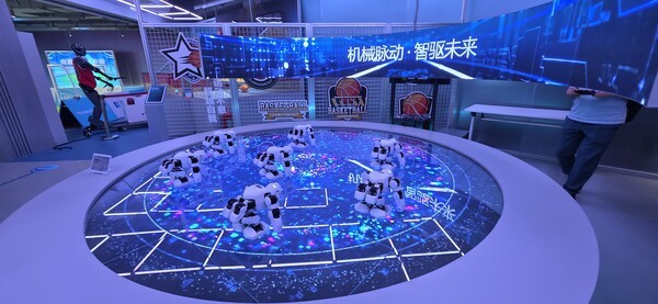 ▲유비테크 휴머노이드 완구 미미카지노 알파E봇 공연 무대