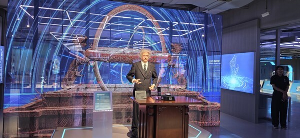 ▲다롄EX에서 만든 아인슈타인 박사 모습의 안드로이드 미미카지노