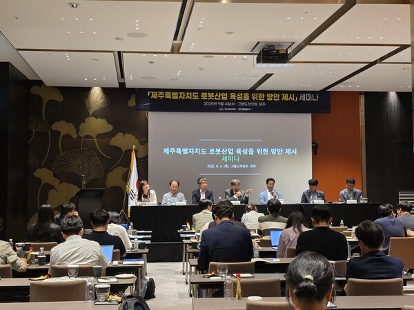 ▲패널 토론회 모습. 사진 왼쪽부터 문상미 팀장, 조지승 팀장, 오택수 실장, 좌장을 맡은 조규남 대표, 손웅희 수석고문, 이경준 본부장, 허재영 교수 