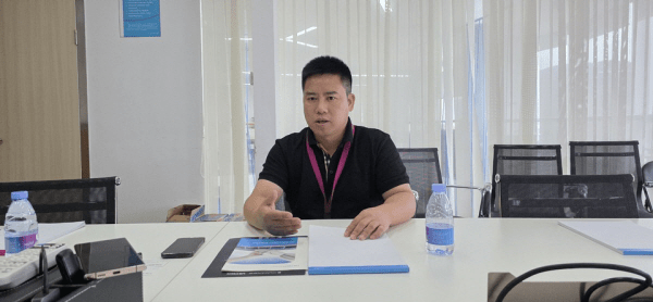 ▲유비테크 테리 탄 부사장이 하노이 카지노 슬롯신문과 인터뷰 하고 있다. 