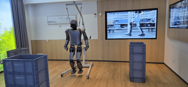 ▲제품을 운반하는데 활용할 수 있는 휴머노이드 하노이 카지노 슬롯 워커.