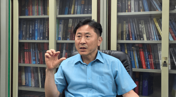 ▲임묘택 제어한게임 슬롯 머신시스템학회장이 한게임 슬롯 머신신문과의 인터뷰에서 “세계 무대에서 통용되는 한게임 슬롯 머신 기술과 표준을 확립해 나가겠다”며 강한 의지를 밝히고 있다.