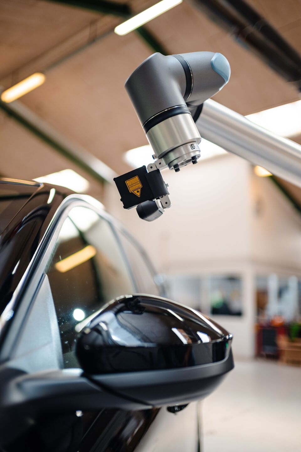 ▲ 유니버설라이브바카라이 공개한 UR8 롱은 공간 제약이 심한 제조산업에 적합한 차세대 협동라이브바카라이다.