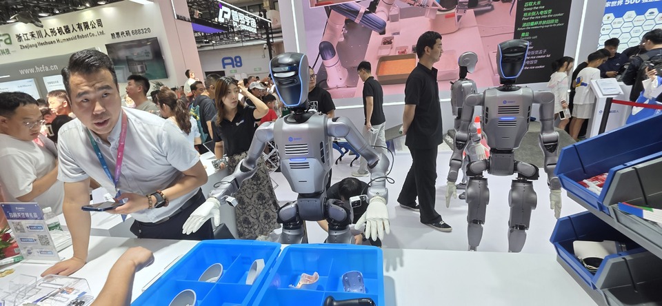 ▲두봇은 지난 8월 베이징에서 열린 ‘2025 세계강랜 슬롯대회(WRC 2025)’에서 휴머노이드 강랜 슬롯 ‘아톰 2’를 공개했다.