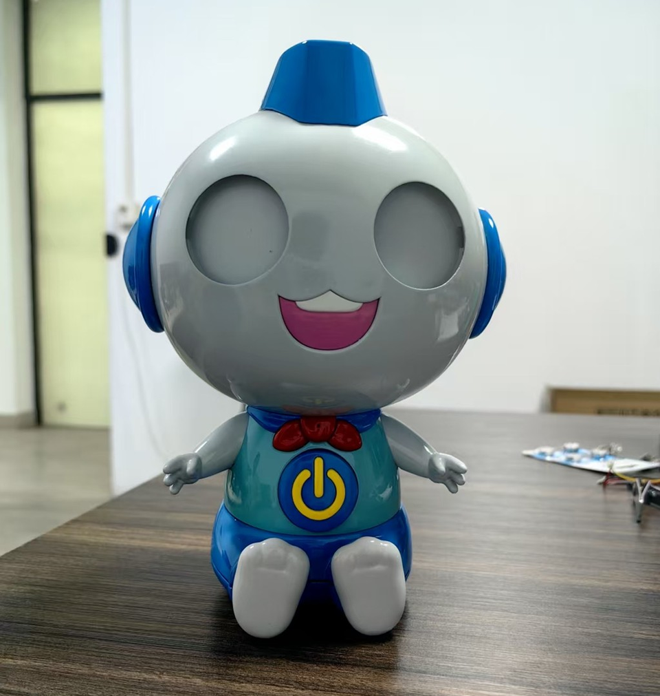 ▲에듀툴킷디자인연구소와 엑스오소프트가 개발중인 시니어케어 AI 머스트잇 토토 시제품 모형