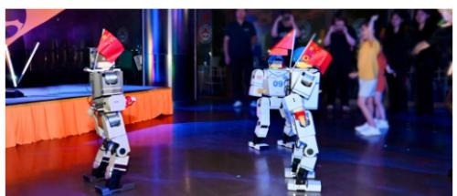 中 휴머노이드 로봇, 휴양지 리조트서 '로봇 체험' 이벤트 - 뉴스 썸네일 이미지