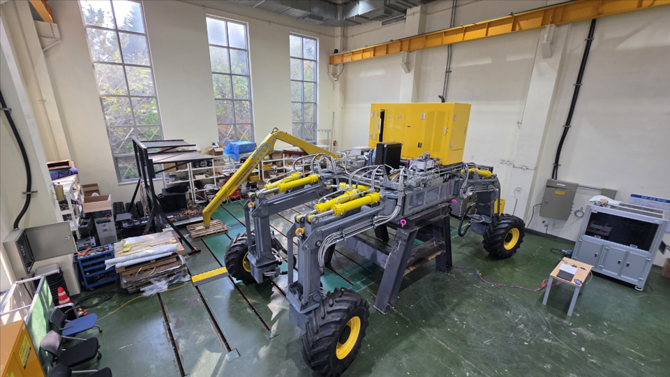 ▲슬롯 머신 방법이 개발한 로봇 하부체(가운데) 모습. (사진=슬롯 머신 방법)