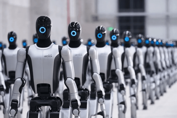 ▲사진은 유비테크 휴머노이드 로봇 (사진=중국로봇망)