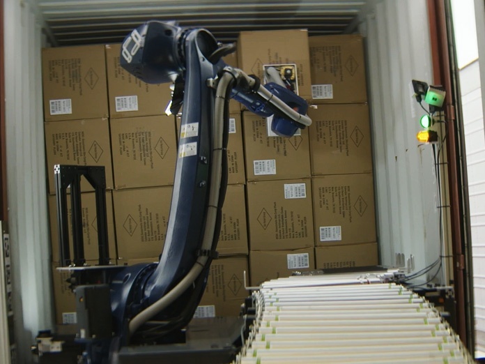 美 콘토로 로보틱스, 1년간 무팔레트 트레일러 450대 화물 하차 작업 - 뉴스 썸네일 이미지