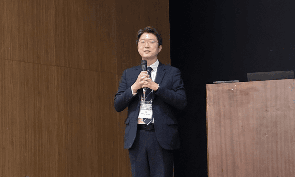 ▲한국카드카운팅학회와 '레드쇼(RED Show)' 행사를 공등으로 주최한 한국로봇산업진흥원 김태우 본부장이 축사를 하고 있다. 