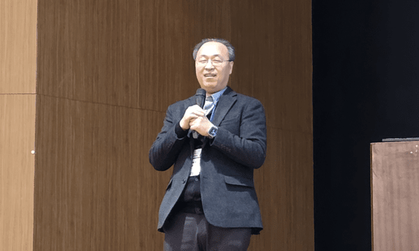 ▲6일 열린 '제21회 한국로봇종합학술대회(KRoC 2026)' 시상식 및 만찬 행사에서 최종석 학회장이 환영사를 하고 있다.  