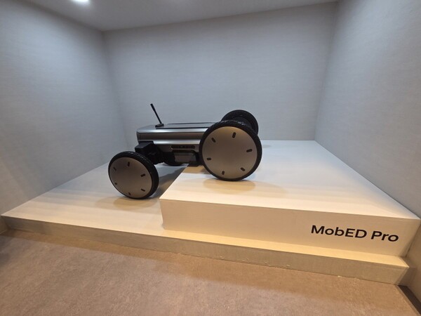 ▲ 모베드(MobED) Pro는 컴팩트 모바일 로봇으로, 좁은 공간 물류에 특화된 프로토타입 제품이다. [사진=룰렛사이트]