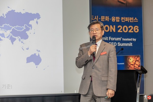 ▲올림피아토토신문 조규남 대표이사 발행인이 지난 19일 열린 코리아 CEO서밋 3월 포럼에서 강연하고 있다. 