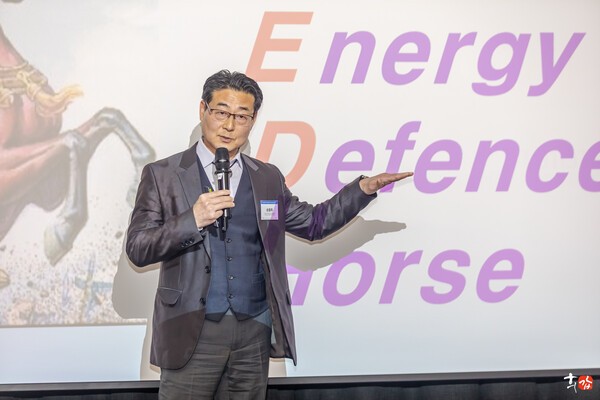 ▲한국생산기술연구원 손웅희 수석고문이 지난 19일 열린 코리아 CEO서밋 3월 포럼에서 강연하고 있다. 